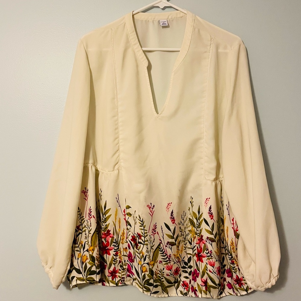 Old Navy women’s cream and floral blouse